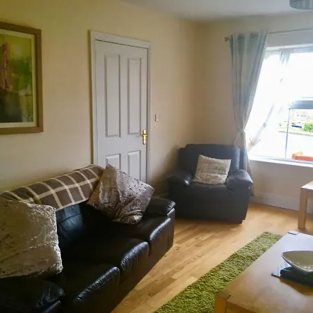 Holiday home Fuchsia House Knights Town