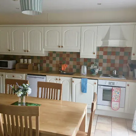 Holiday home Fuchsia House Knights Town